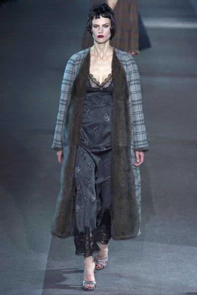 Look 10